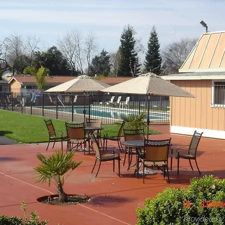Tri-Valley Inn & Suites 