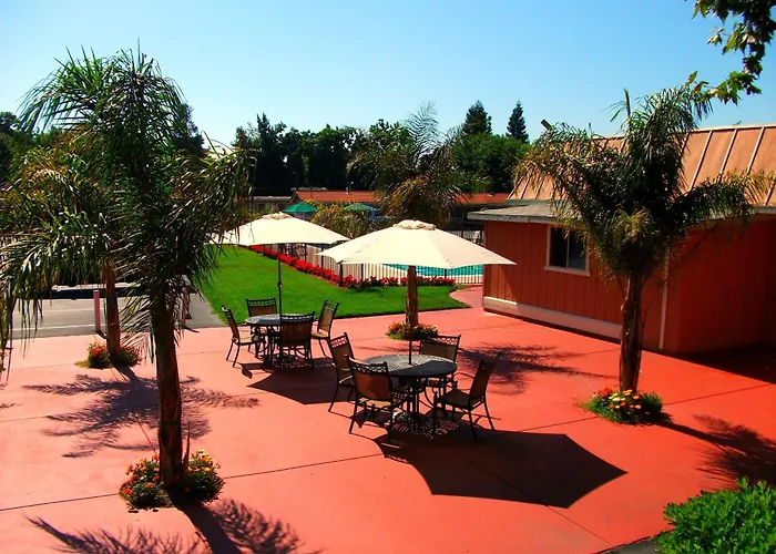 Tri-Valley Inn & Suites