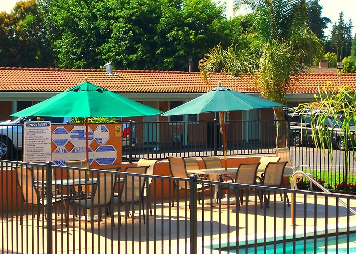 Tri-Valley Inn & Suites